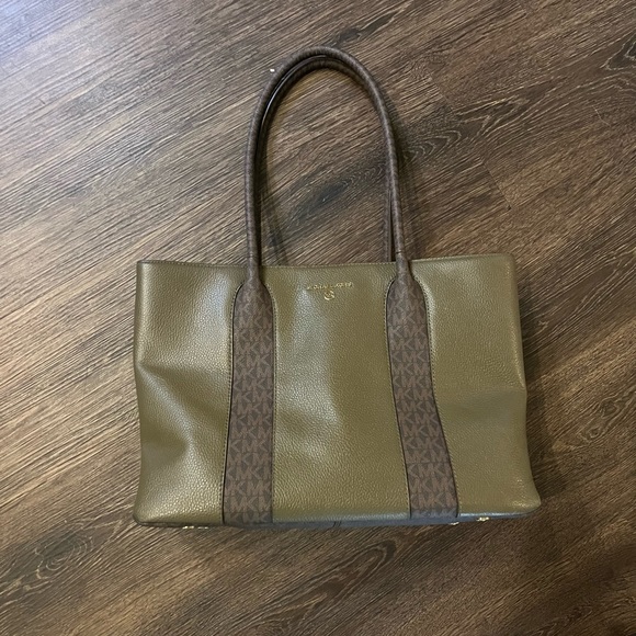 Michael Kors Austin large pebbled leather satchel - Picture 4 of 9